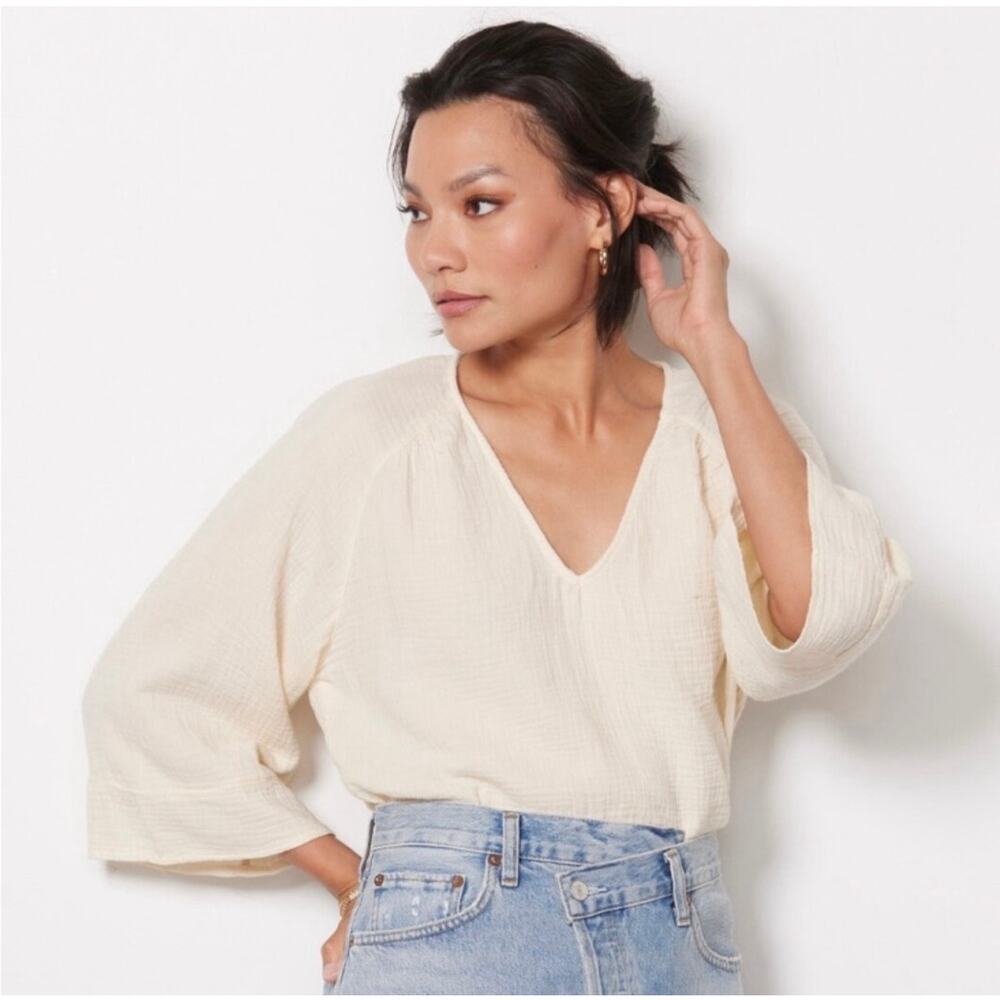 Evereve Cream V-Neck Gauze Blouse